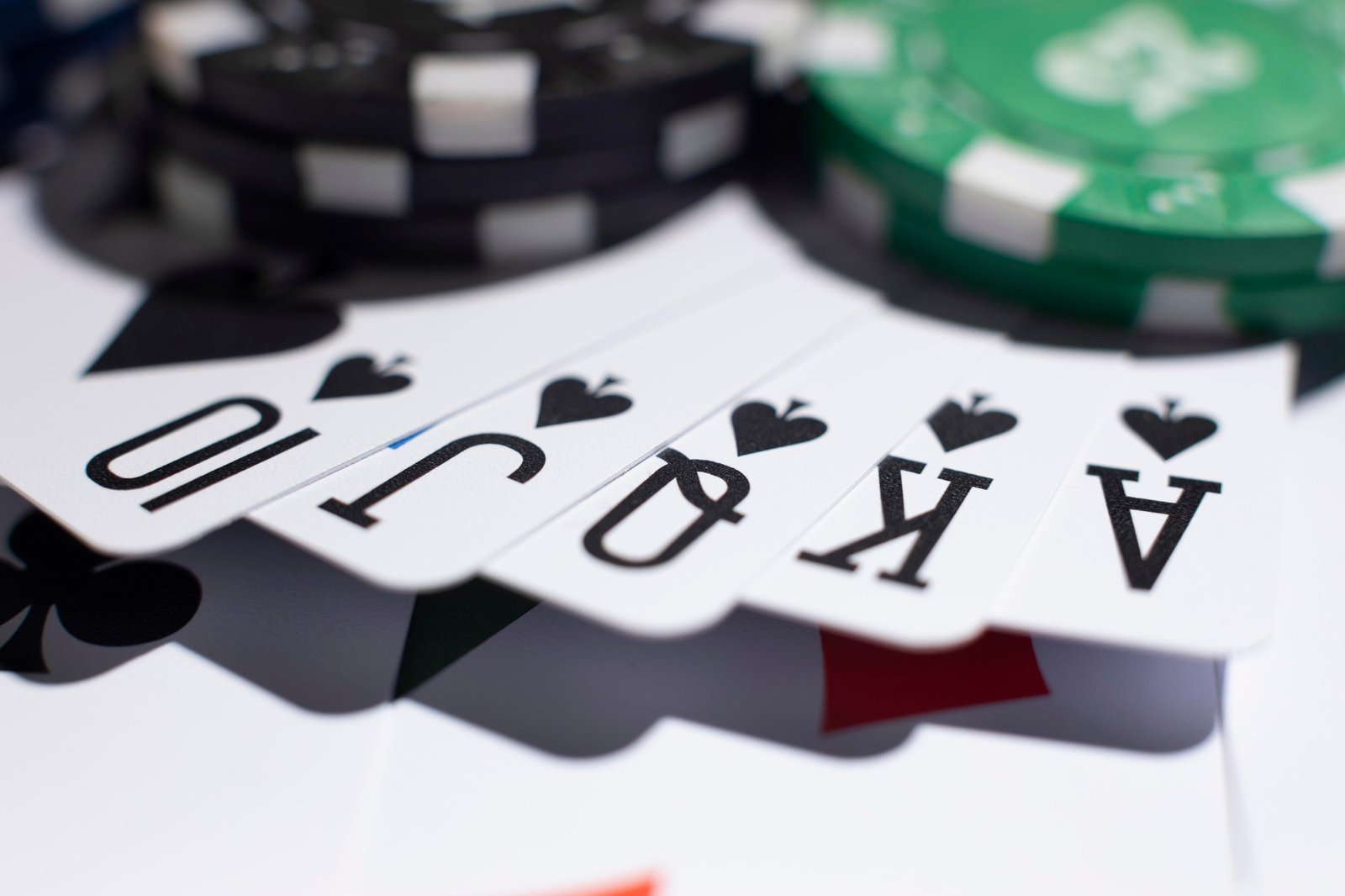 https://img.freepik.com/free-photo/casino-tokens-royal-flush_23-2148952345.jpg?t=st=1742626965~exp=1742630565~hmac=a0e91bc386eb730994f4c2f19e63fdc34e64c365777fff00c681a10bd4ef6e2b&w=996