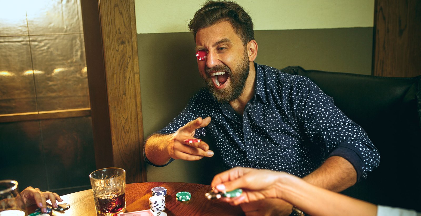 https://img.freepik.com/free-photo/funny-photo-friends-sitting-wooden-table-friends-having-fun-while-playing-board-game_155003-11972.jpg?t=st=1742633947~exp=1742637547~hmac=b3653b003b5c7764d27e83a106d0db4cf6fcd2425e2bf437ab1d6642f230fe2e&w=1380