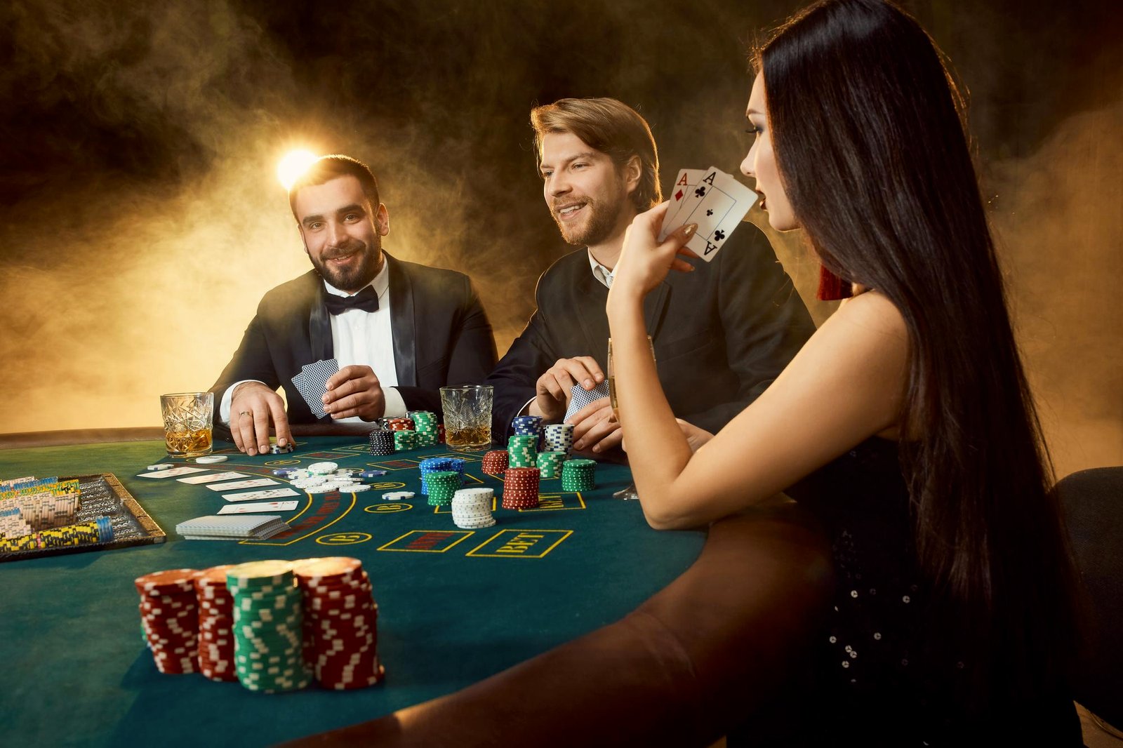 https://img.freepik.com/free-photo/group-young-rich-people-is-playing-poker-casino-two-men-business-suits-young-woman-black-dress-smoke-casino-poker_639032-1729.jpg?t=st=1742745178~exp=1742748778~hmac=3fed2ef6a3a6ce9c1f3785855aafc66646bbc23c0f8879e213adce4772353e2e&w=740