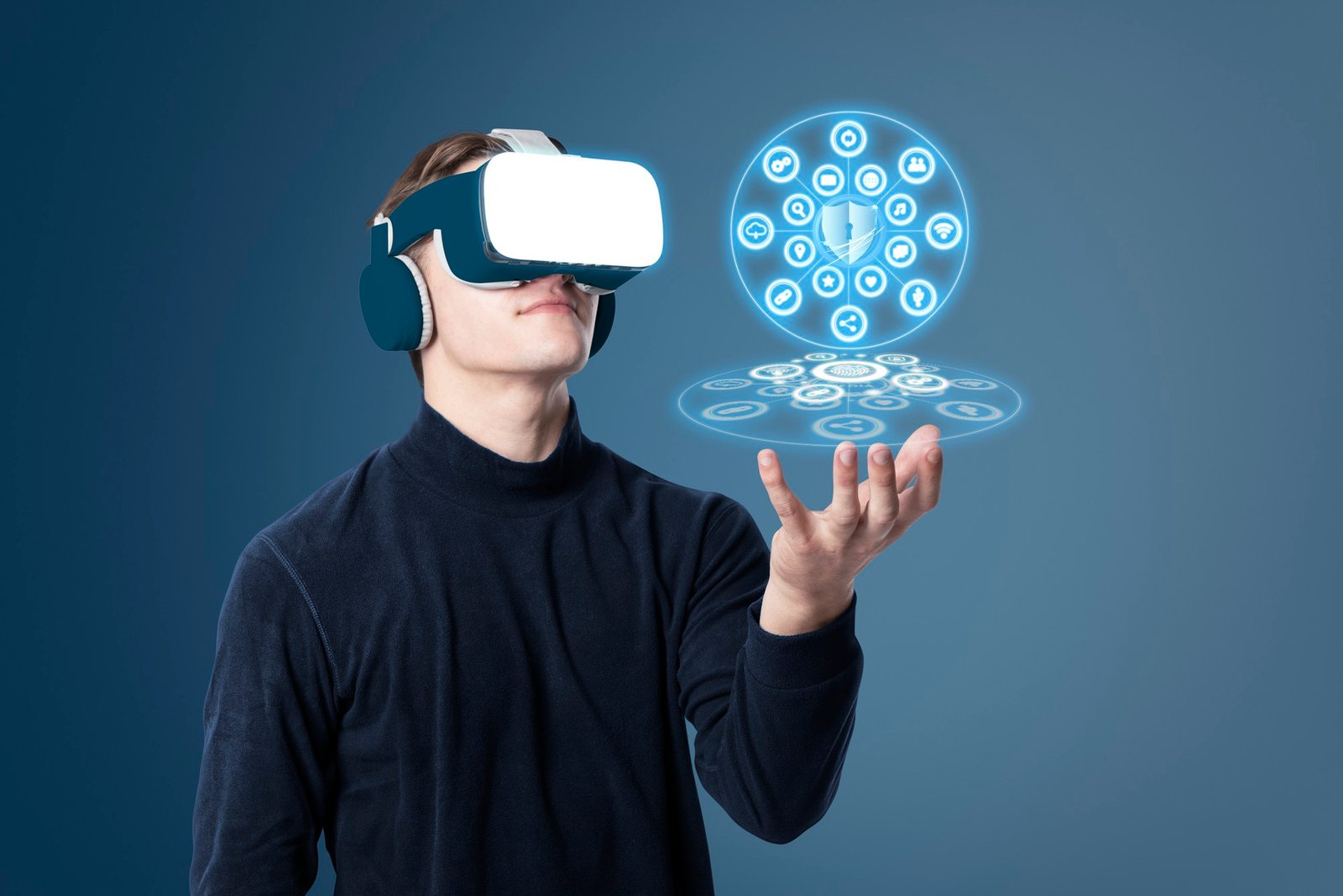 https://img.freepik.com/free-photo/man-wearing-vr-headset-pointing-cyber-security-hologram_53876-97884.jpg?t=st=1742629947~exp=1742633547~hmac=6986611546c4ed3708950d82ace5918a45bd9c016b700708c1b3041488374120&w=996