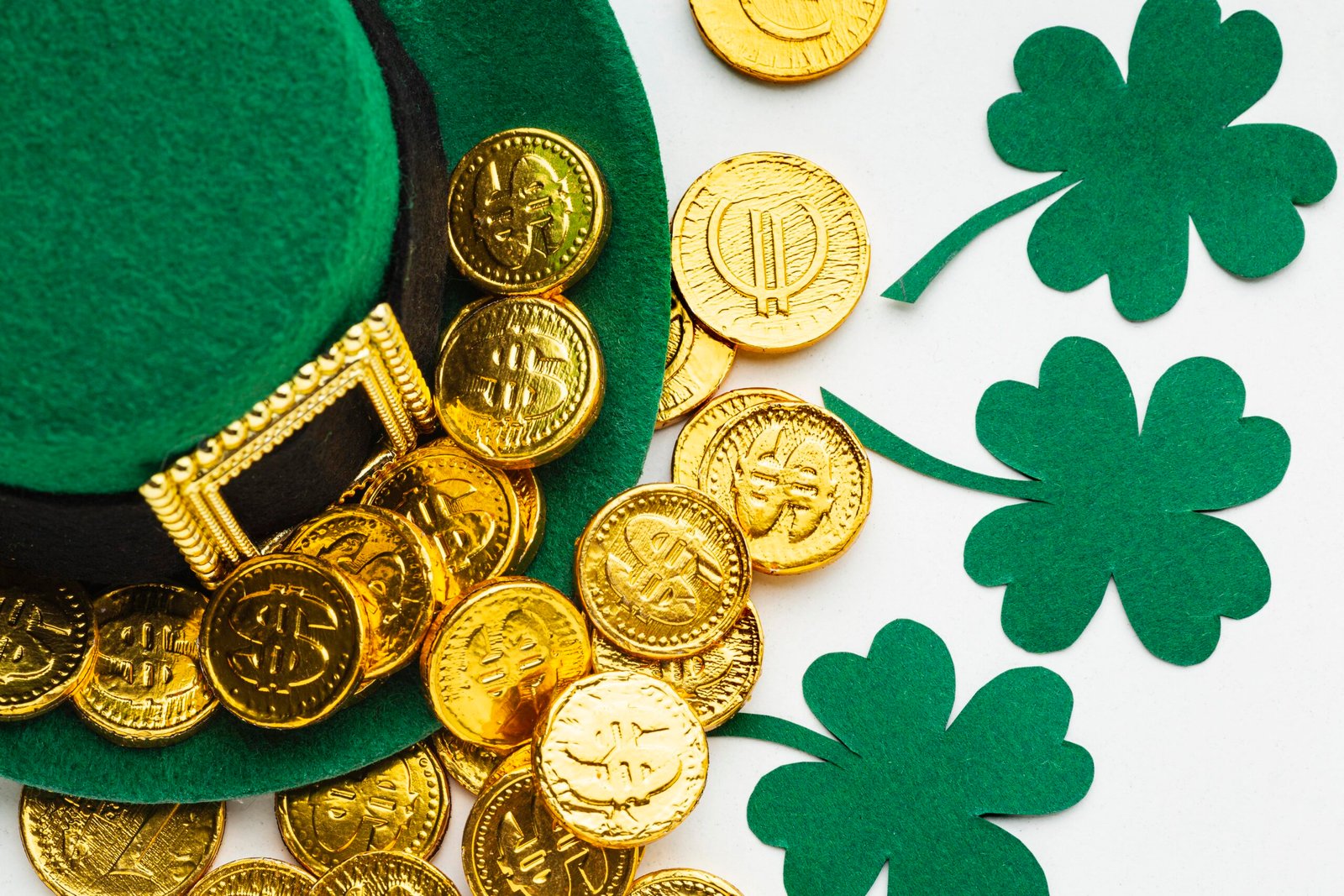 https://img.freepik.com/free-photo/top-view-hat-coins-shamrocks_23-2148872259.jpg?t=st=1742720886~exp=1742724486~hmac=c7847431afdec4b9e8f89cf2ed3e4f5f6f1aabc11c3016f4790160c00db065a9&w=996